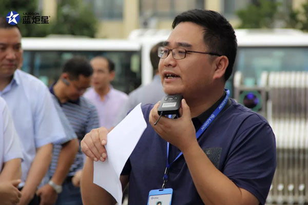 (宋院長生動講解中)