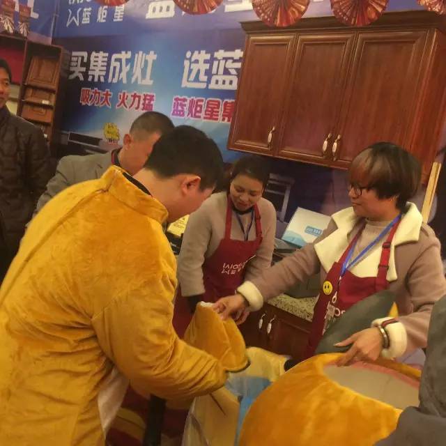 藍炬星集成灶展區