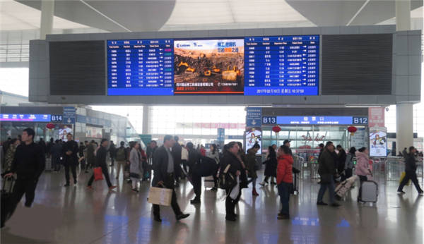 候車大廳南進(jìn)站口兩塊LED電子屏