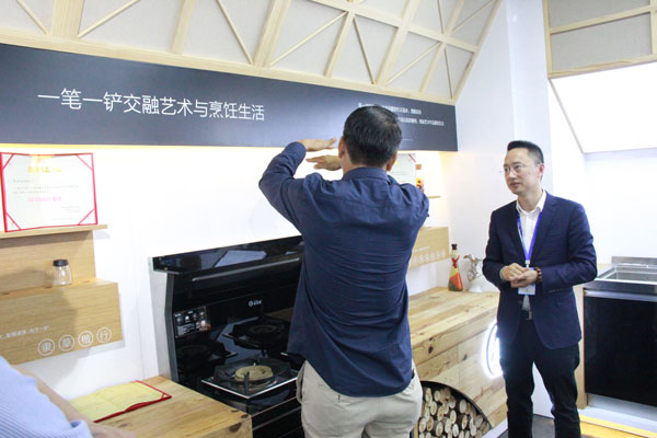 這樣的吸煙高度，油煙真的不過臉