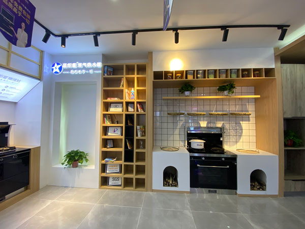 梁芳店內涵蓋多款藍炬星爆品