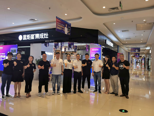 藍炬星董事長錢松良先生與喜馬拉雅總裁趙輝先生親自到門店考察