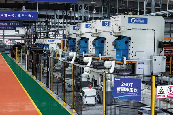 藍炬星集成灶智能生產車間