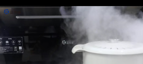 藍炬星集成灶大吸力解決廚房油煙問題