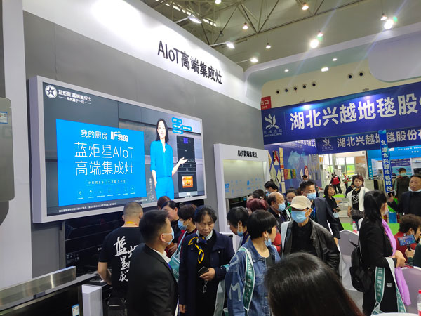 現場演示藍炬星AIoT高端集成灶