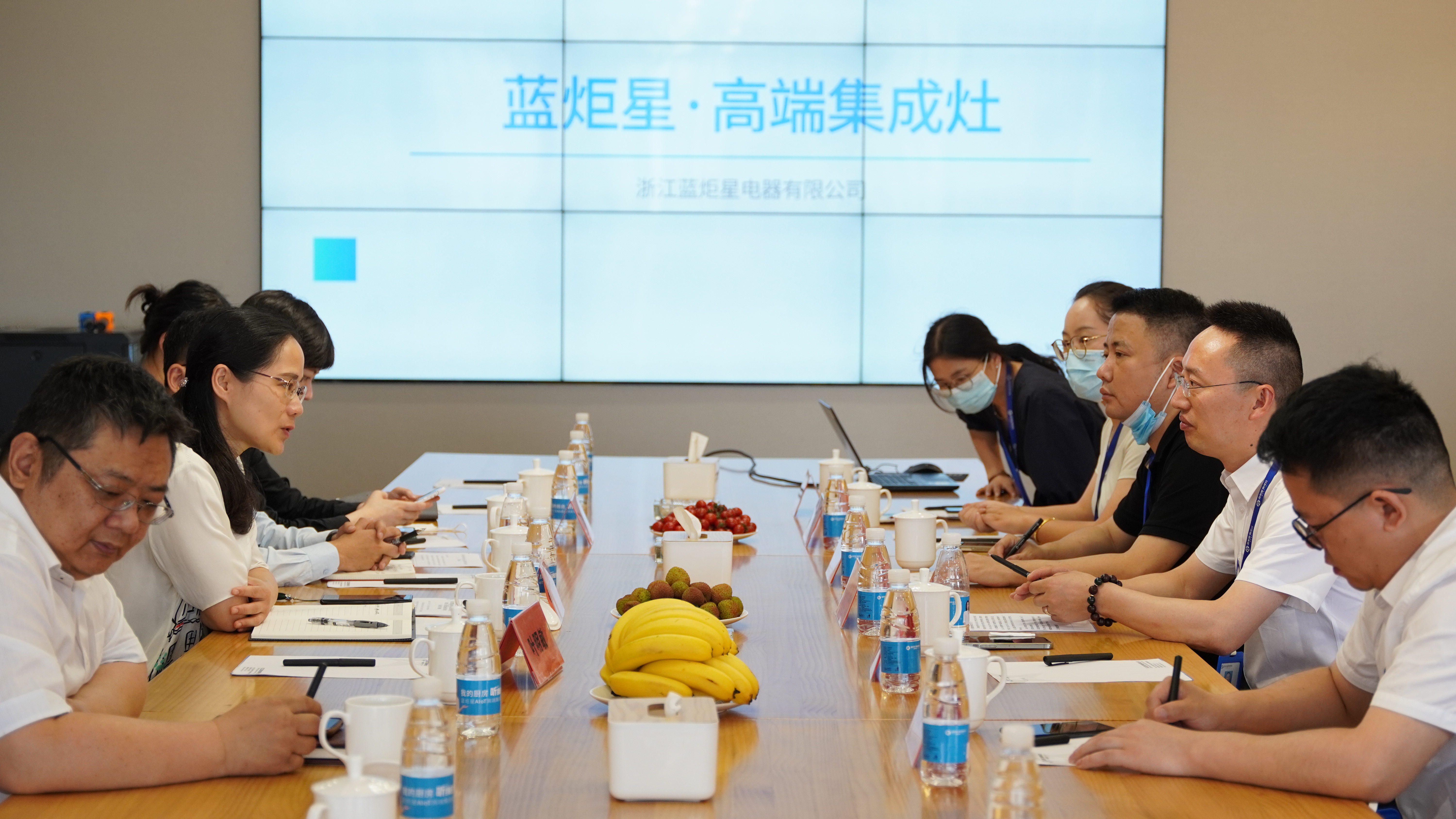 紹興市經(jīng)信局副局長俞靈燕一行走訪藍(lán)炬星開展“專精特新”考察